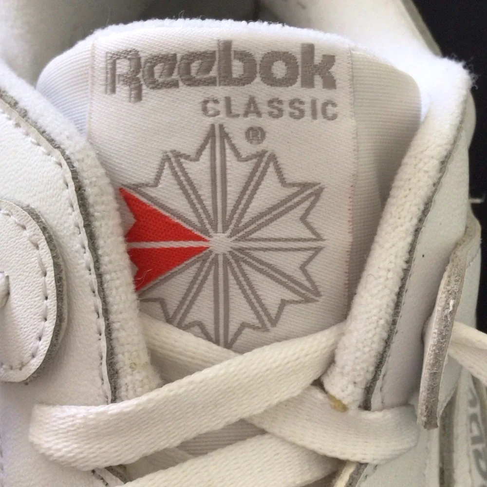 Reebok - White Classic Leather Men’s Sneakers with Gum Sole - Picture 3 of 9